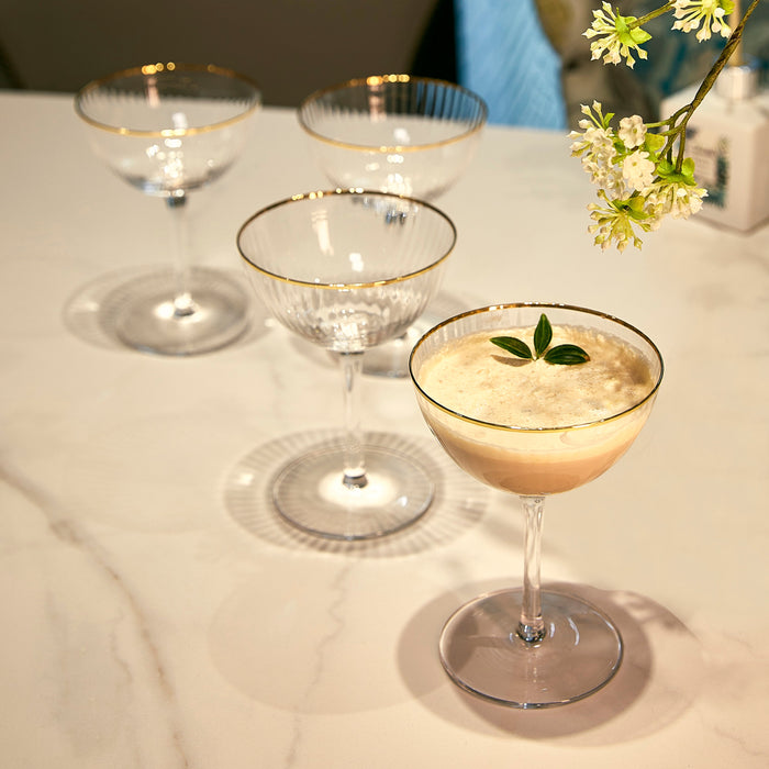 The Wine Savant Gold Rim Glasses 6 oz, Set of 4 Gold Rim Classic Manhattan Glasses For Martini, Cocktails, Champagne, Water & Wine - Classic Coupes Gilded Rimed, Crystal with Stems, Coupe