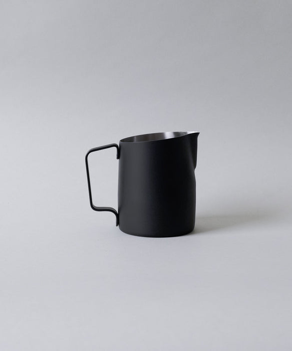 17oz Latte Art Pitcher with Round Tip and Dual Volume Indicator in Matte Black