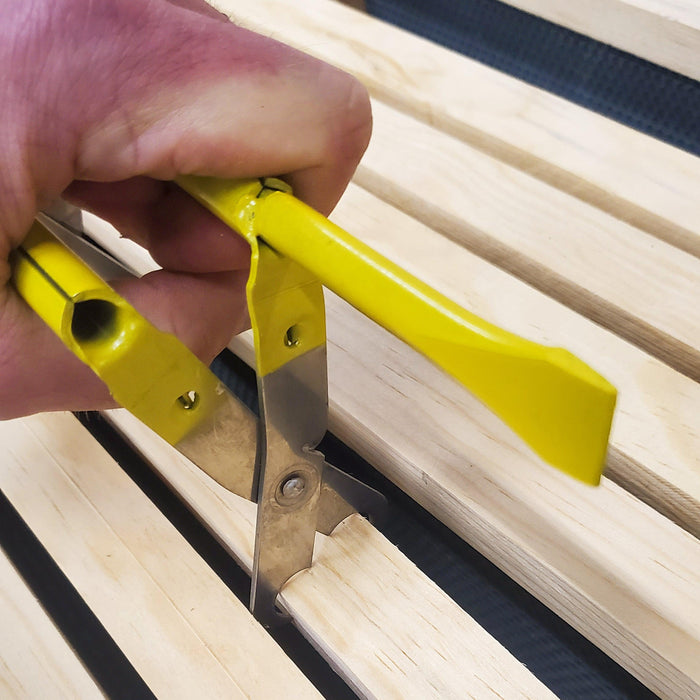 Metal Frame Grip with Pry Bar Hive Tool