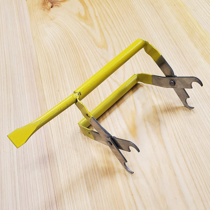 Metal Frame Grip with Pry Bar Hive Tool
