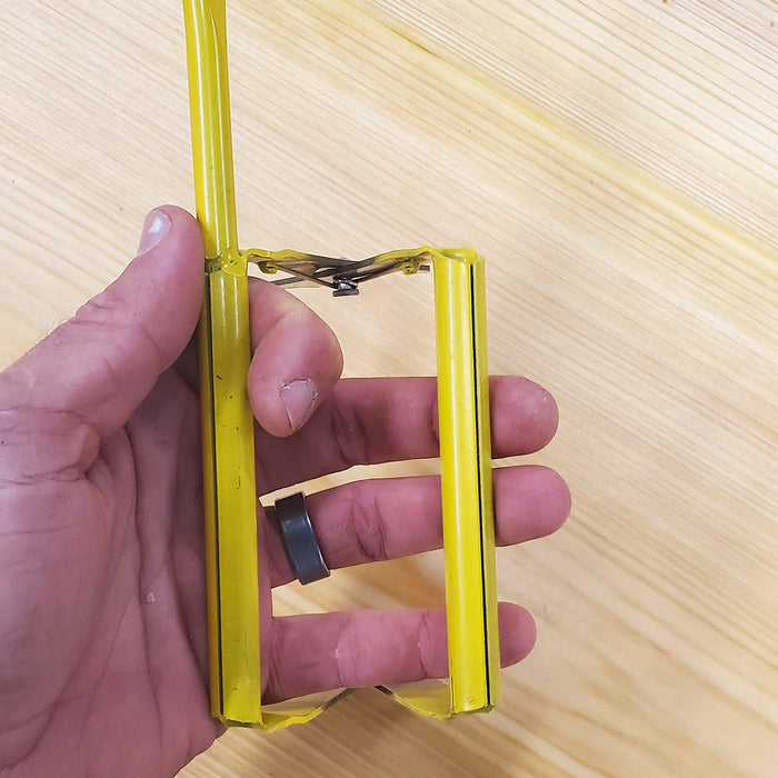 Metal Frame Grip with Pry Bar Hive Tool