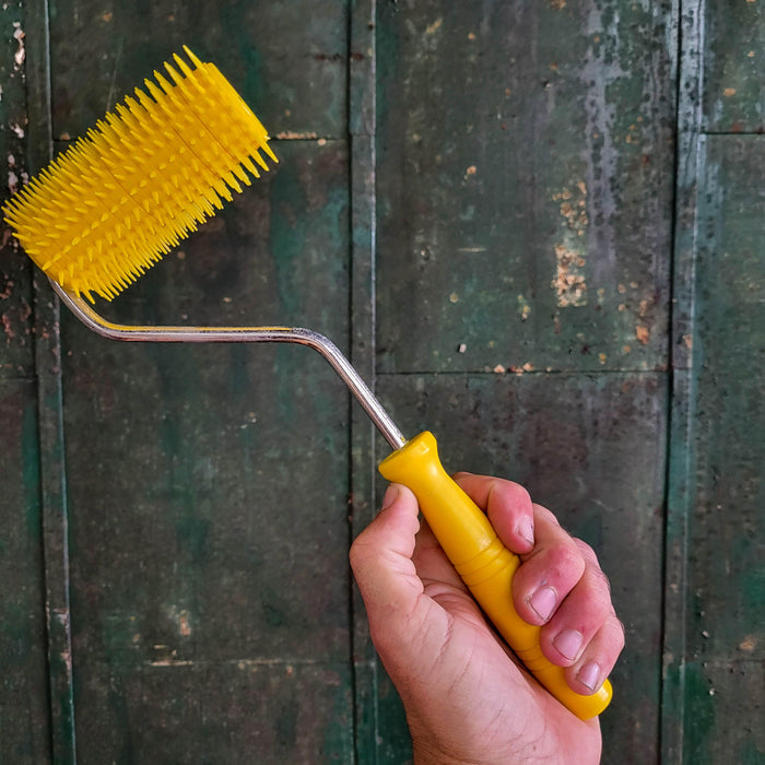 Uncapping Punch Roller