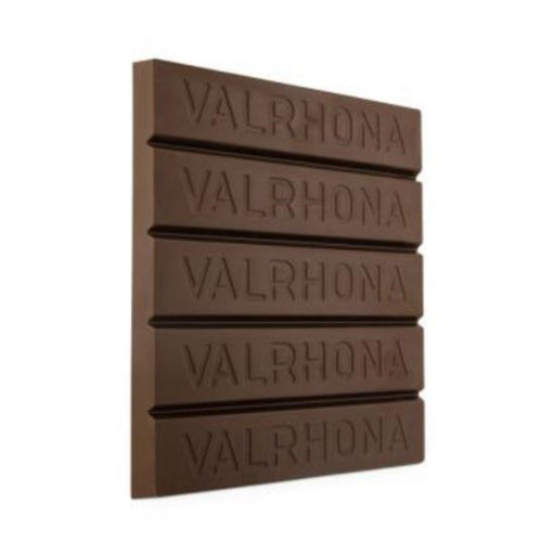 Candy & ChocolateVALRHONA AMATIKA 46% VEGAN BLOCKVALRHONA AMATIKA 46% VEGAN BLOCKSpecialty Food Source
Amatika 46%, the first Vegan Grand cru from the heart of Madagascar's plantations

FLAVOR PROFILE COCOA
SECONDARY NOTES CEREALS
HINT OF ROASTED ALMONDS