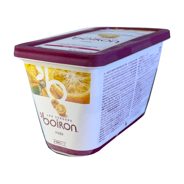 Les vergers Boiron Yuzu frozen fruit puree, 1 kg container on a white background