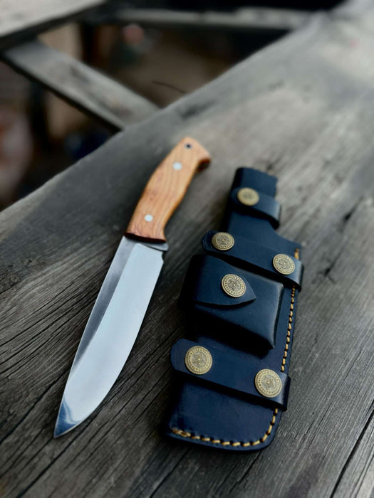 Handcrafted Hunting Knife – Walnut Wood or Black Micarta Handle | Full Tang with Leather Sheath