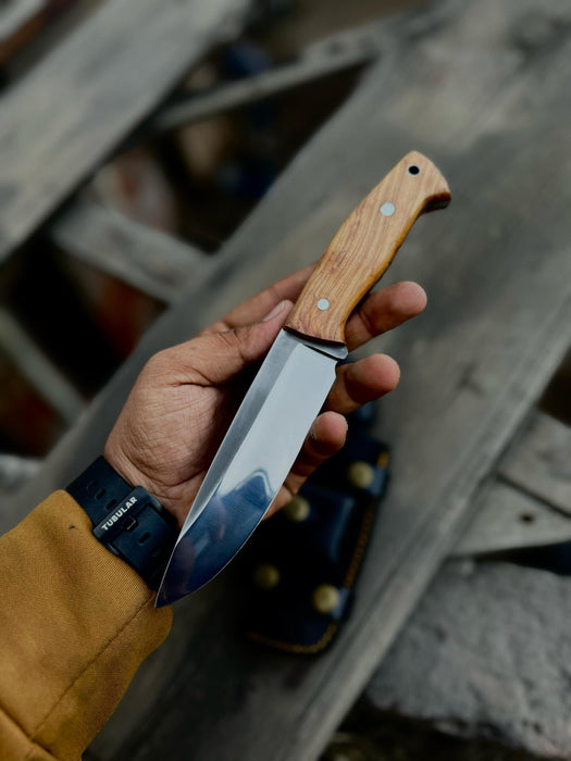 Handcrafted Hunting Knife – Walnut Wood or Black Micarta Handle | Full Tang with Leather Sheath
