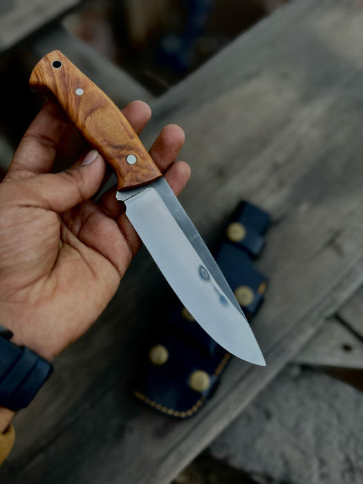 Handcrafted Hunting Knife – Walnut Wood or Black Micarta Handle | Full Tang with Leather Sheath