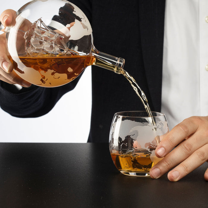 Globe Decanter with 4 glasses Style 4-1