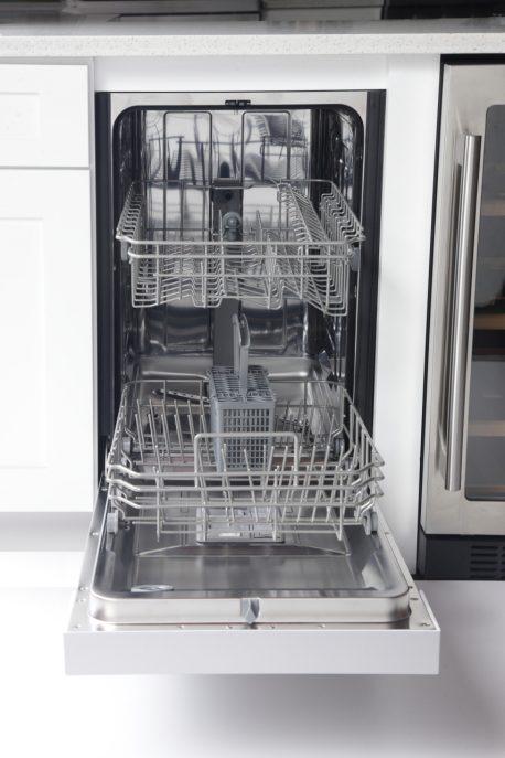 Kucht 18″ Dishwasher, Front Control, Stainless Steel Tub, K7740D