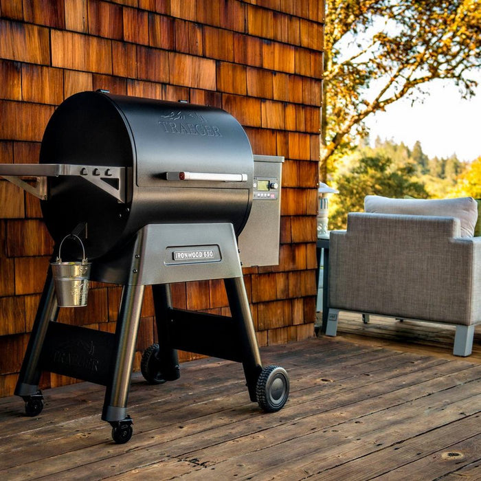 Traeger Ironwood Series 650 Pellet Grill + Pellet Sensor